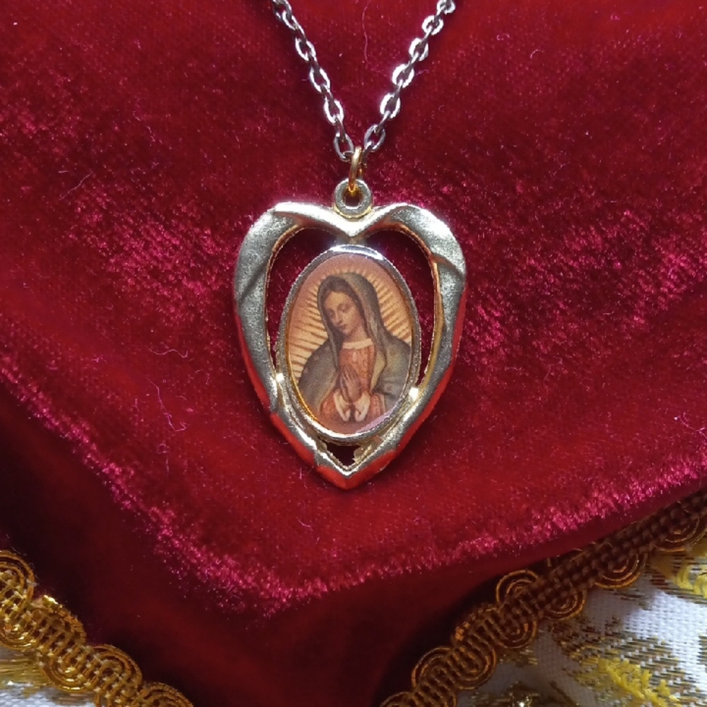 Gold Religious Heart Pendant Necklace Mary